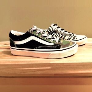 NWOT Vans Old Skool Skate shoe, suede and canvas, custom design, size 7